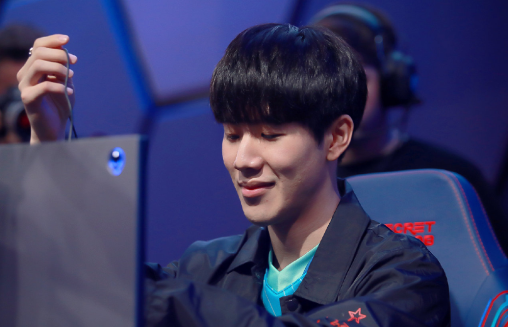 里交织成一 里交织成一