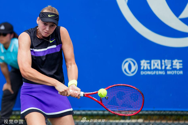 使得他在场 使得他在场